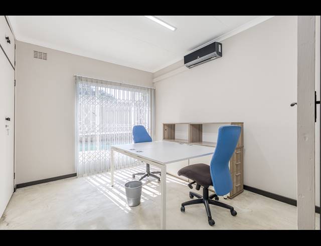 12M² CO-WORKING SPACE TO LET IN FONTAINEBLEAU